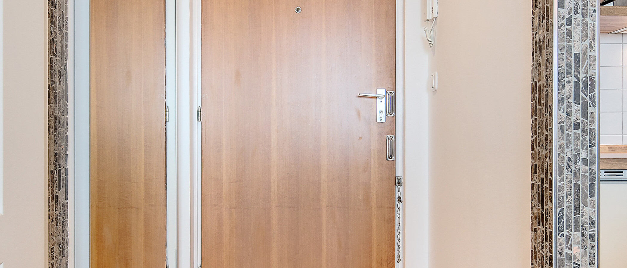 マンション München Johanneskirchen 01 玄関入り口 7350