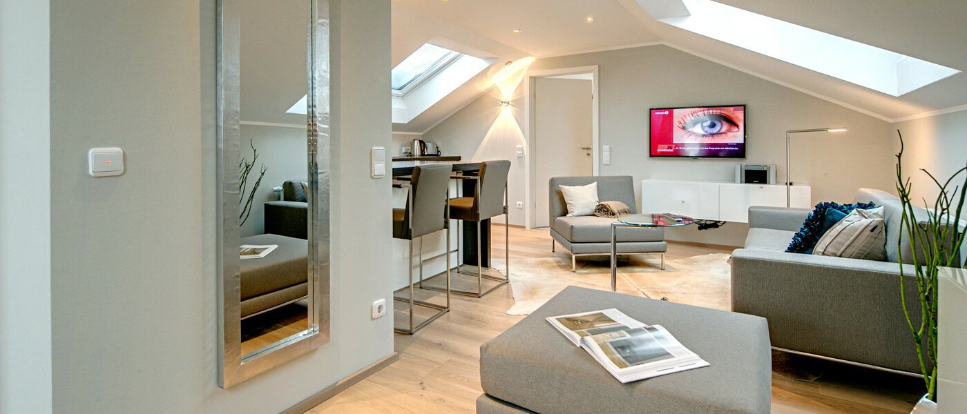 アティック・フラット（屋根裏） München Trudering 02 リビングルーム 7503