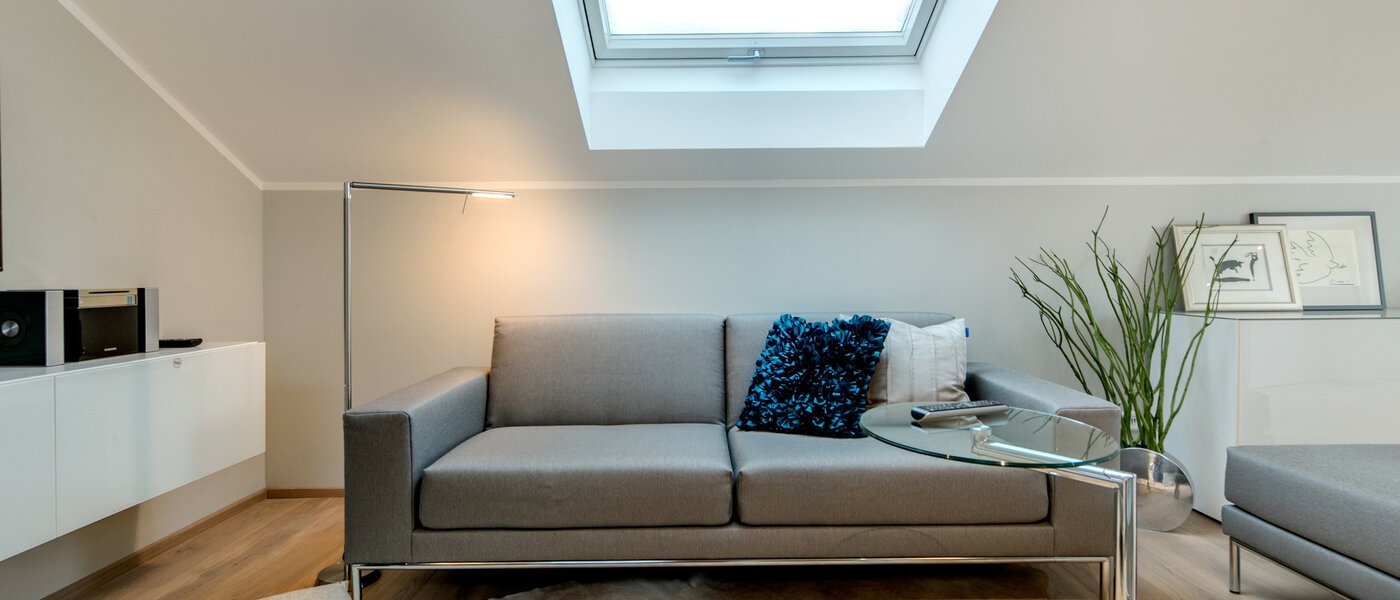 アティック・フラット（屋根裏） München Trudering 05 リビングルーム 7503