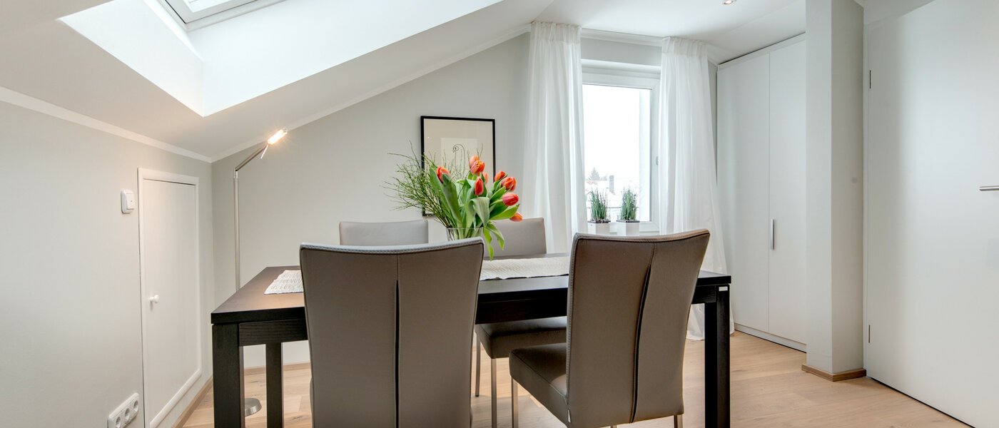 アティック・フラット（屋根裏） München Trudering 03 ダイニング 7503