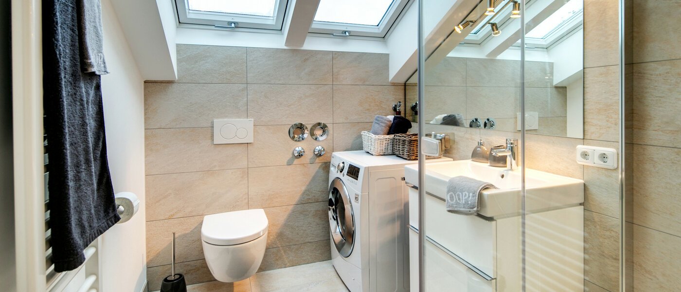 アティック・フラット（屋根裏） München Trudering 01 浴室 7503