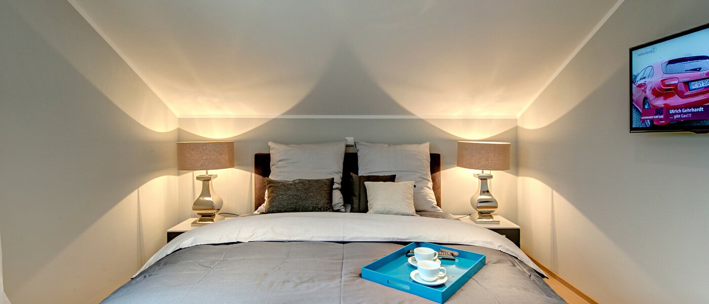 アティック・フラット（屋根裏） München Trudering 01 寝室 7503