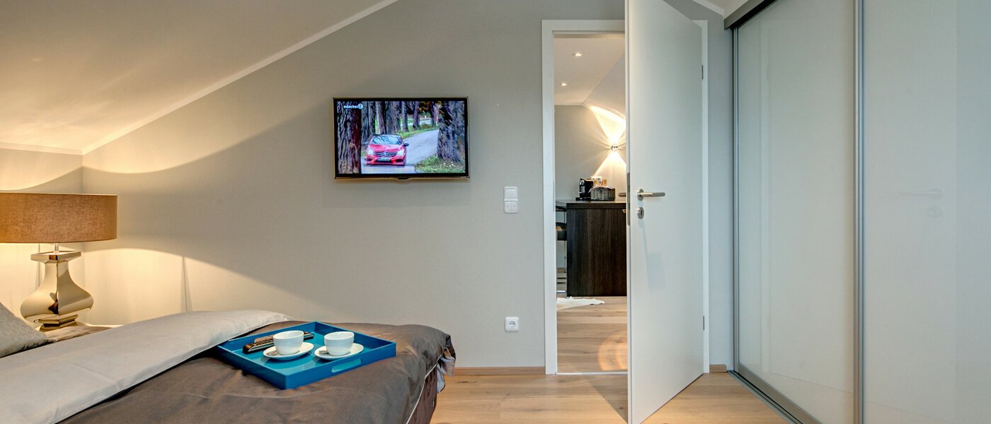 アティック・フラット（屋根裏） München Trudering 04 寝室 7503