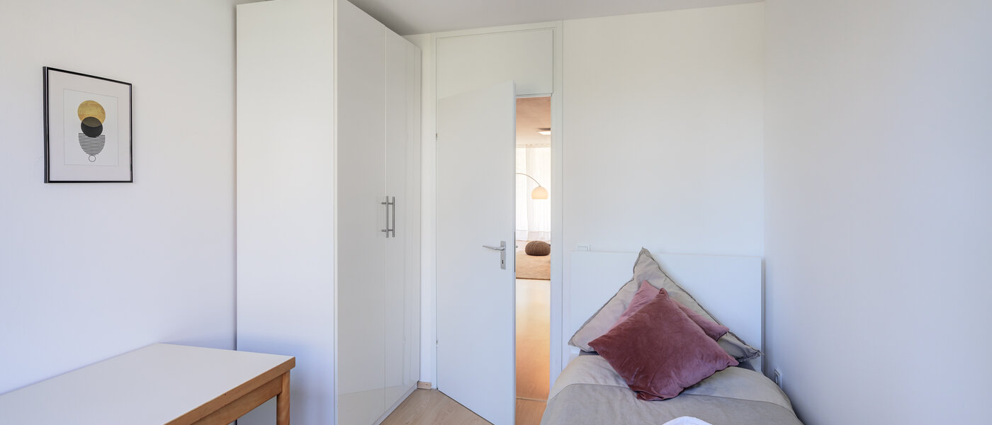 マンション München Schwabing-Nord (zw. Leopoldstraße & Englischen Garten) 01 3.　寝室 7670