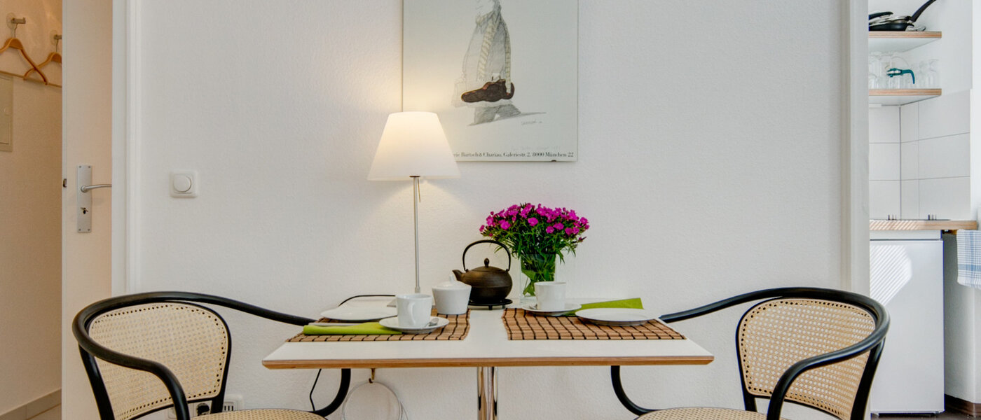 アパルトマン München Lehel 04 リビングルーム 7892