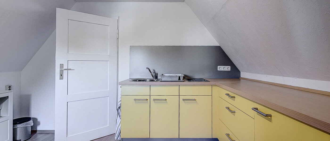 アティック・フラット（屋根裏） München Untermenzing 01 キッチン 7937