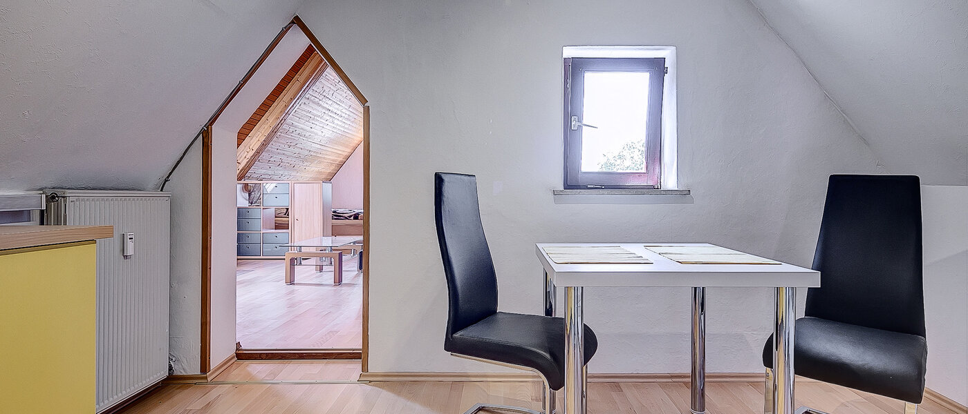 アティック・フラット（屋根裏） München Untermenzing 03 キッチン 7937