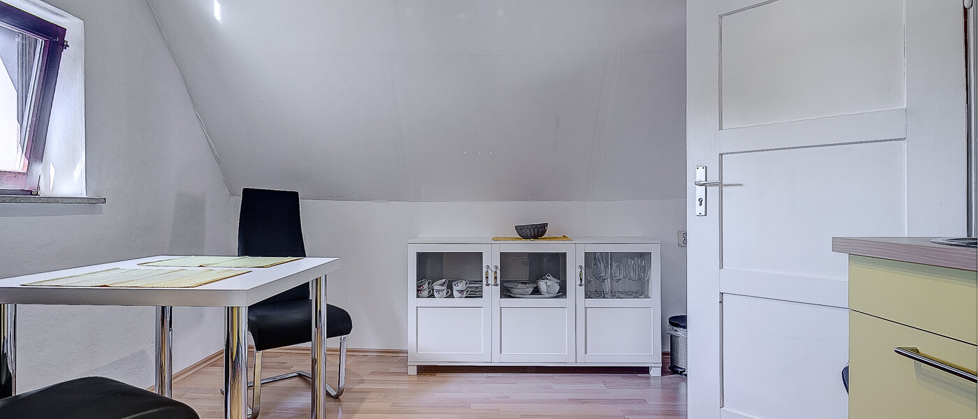 アティック・フラット（屋根裏） München Untermenzing 04 キッチン 7937