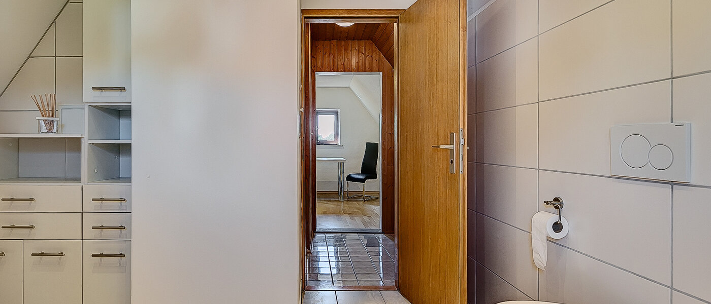 アティック・フラット（屋根裏） München Untermenzing 04 浴室 7937