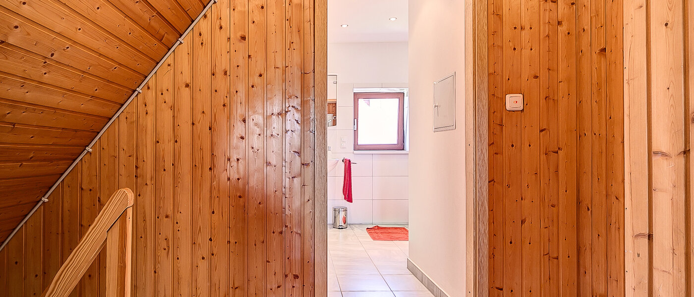 アティック・フラット（屋根裏） München Untermenzing 02 玄関入り口 7937