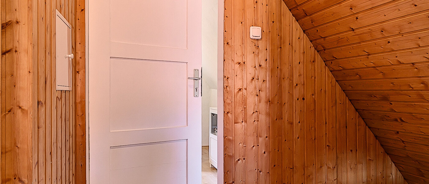 アティック・フラット（屋根裏） München Untermenzing 04 玄関入り口 7937