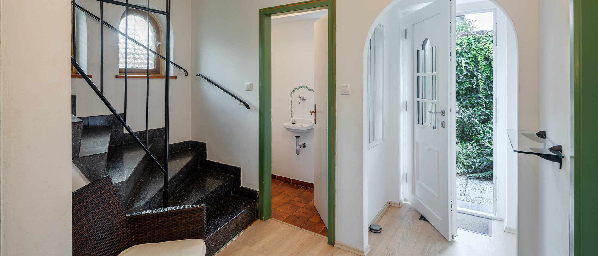 テラスハウス角住宅 München Ramersdorf 01 玄関入り口 8036