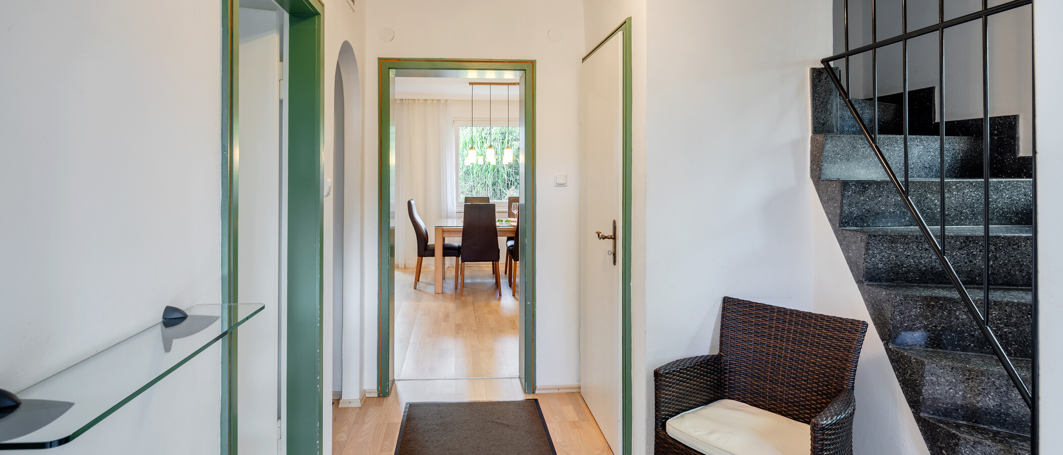 テラスハウス角住宅 München Ramersdorf 02 玄関入り口 8036