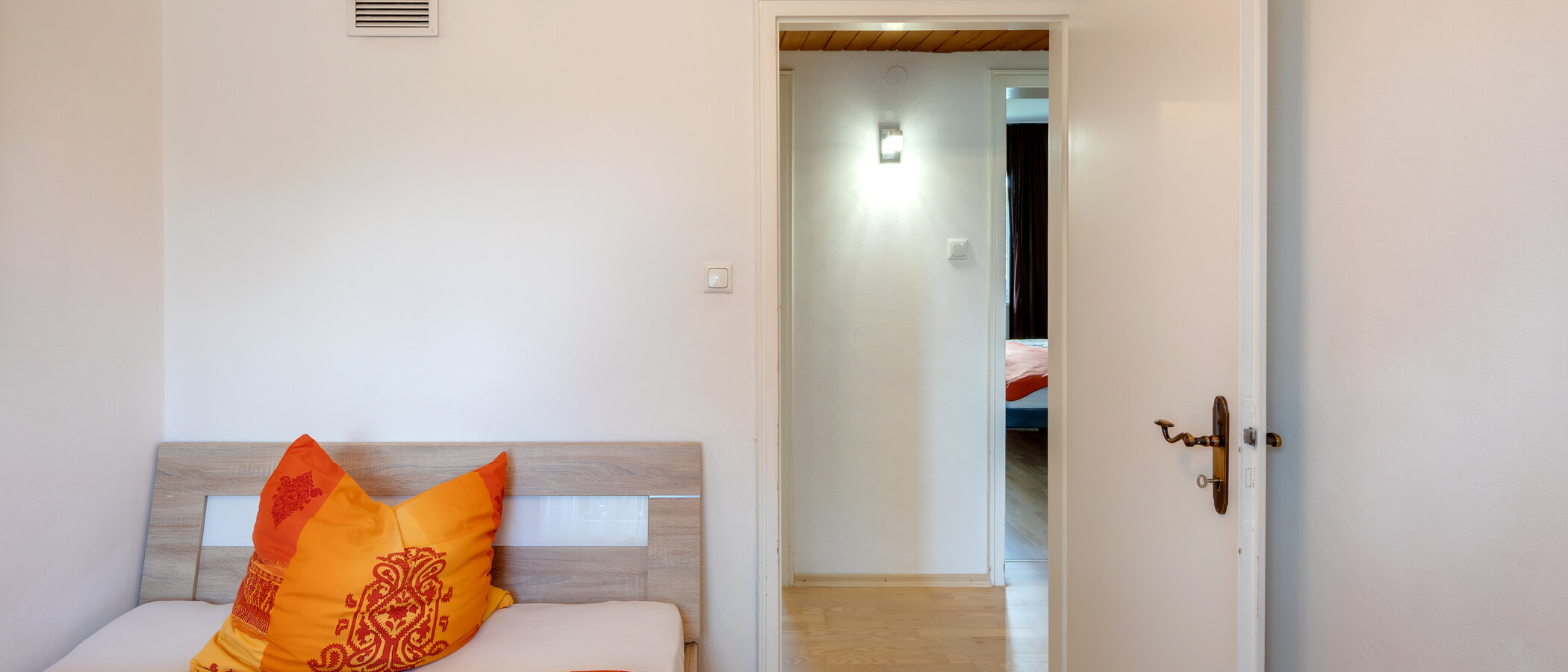 テラスハウス角住宅 München Ramersdorf 02 2.　寝室 8036