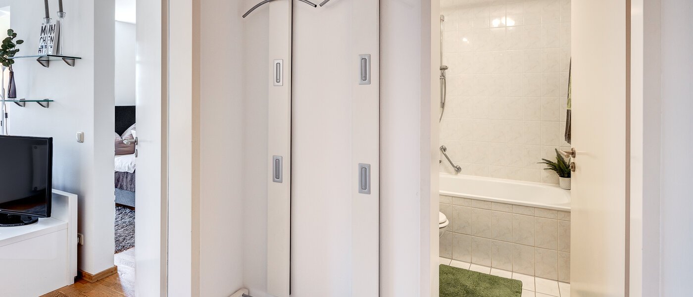 庭付き住宅 Haar 03 玄関入り口 8167