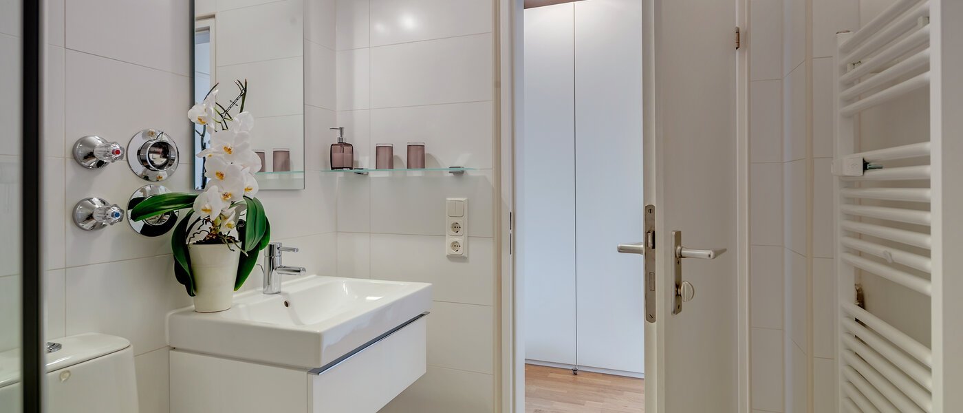 アティック・フラット（屋根裏） München Solln 02 浴室 8282