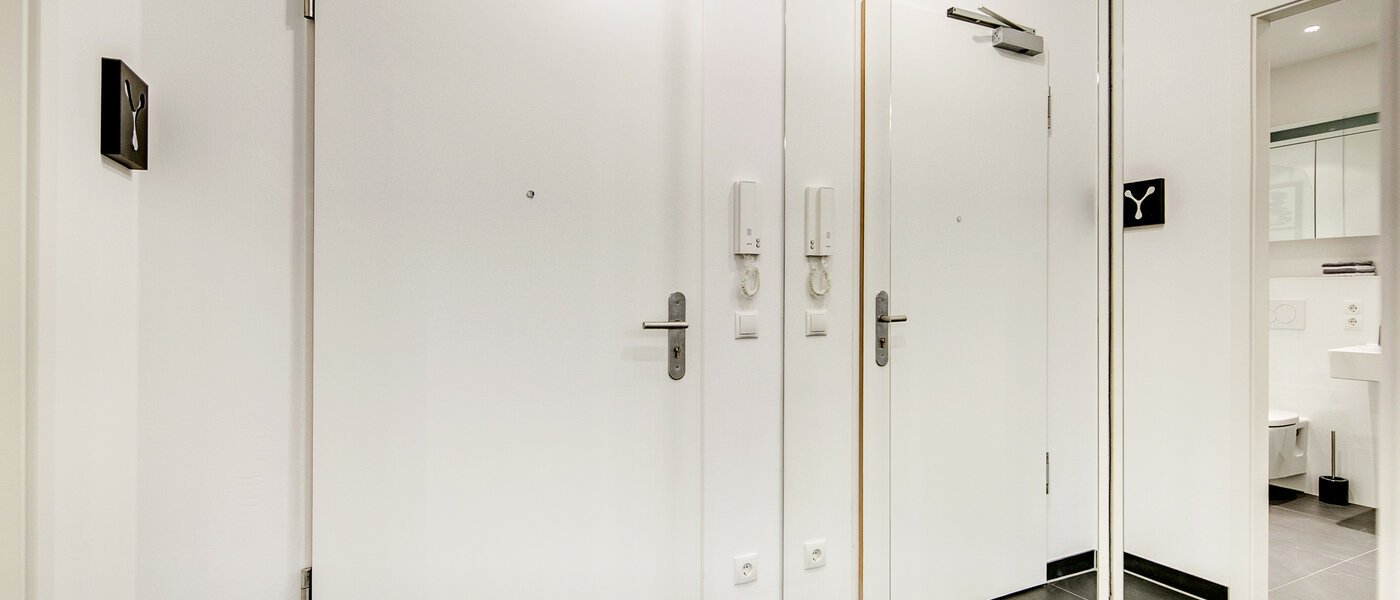 マンション München Bogenhausen 02 玄関入り口 8290