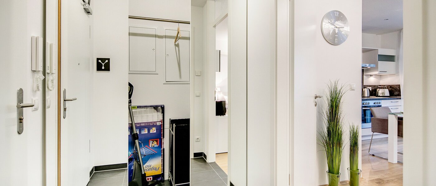 マンション München Bogenhausen 03 玄関入り口 8290