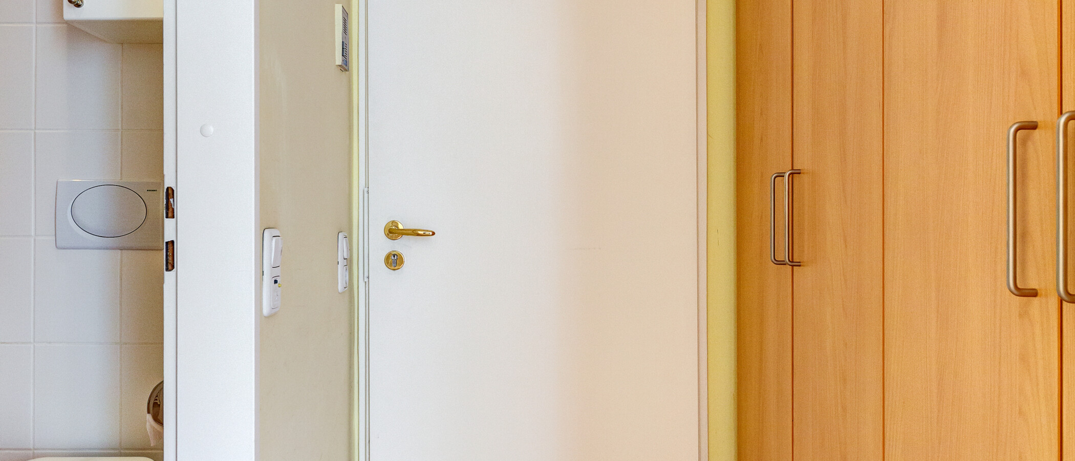 マンション München Solln 01 玄関入り口 830