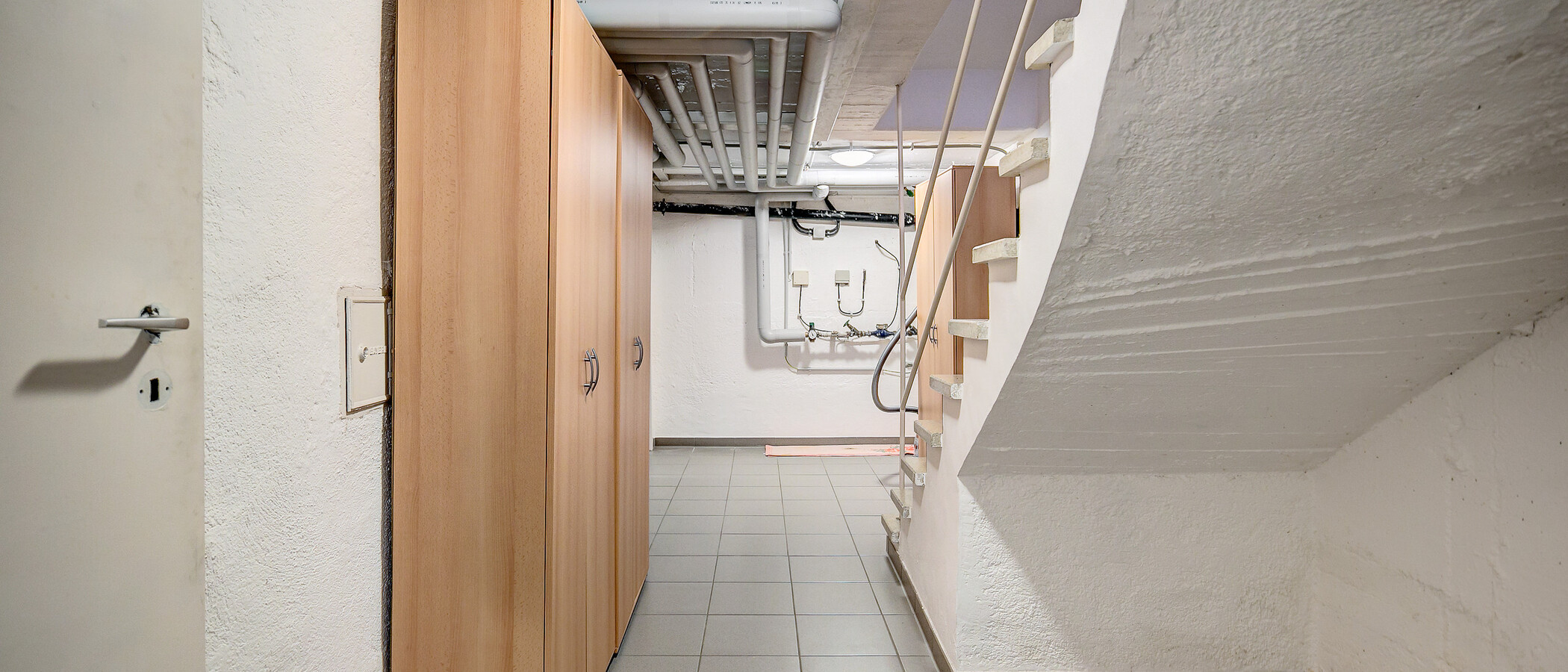 セミ・デタッチド・ハウス（一戸建てを二つに分けた家屋） München Solln 07 玄関入り口 8480