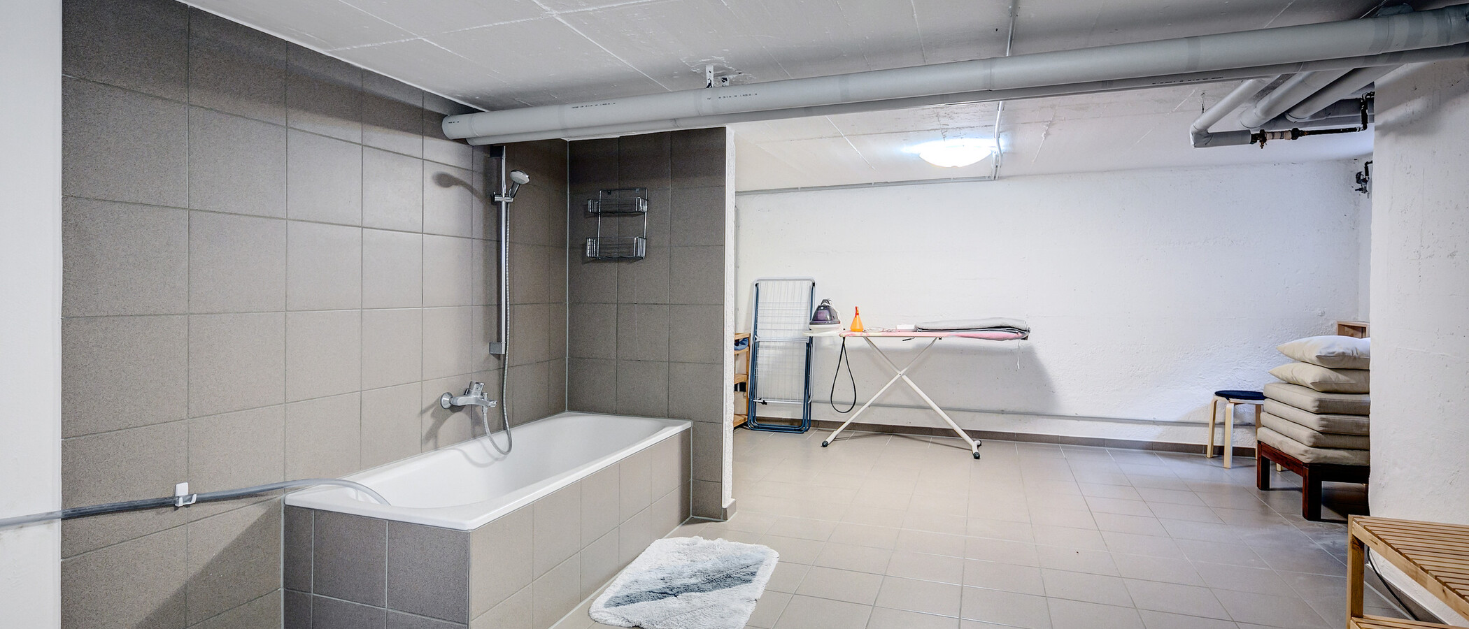 セミ・デタッチド・ハウス（一戸建てを二つに分けた家屋） München Solln 01 特記事項 8480