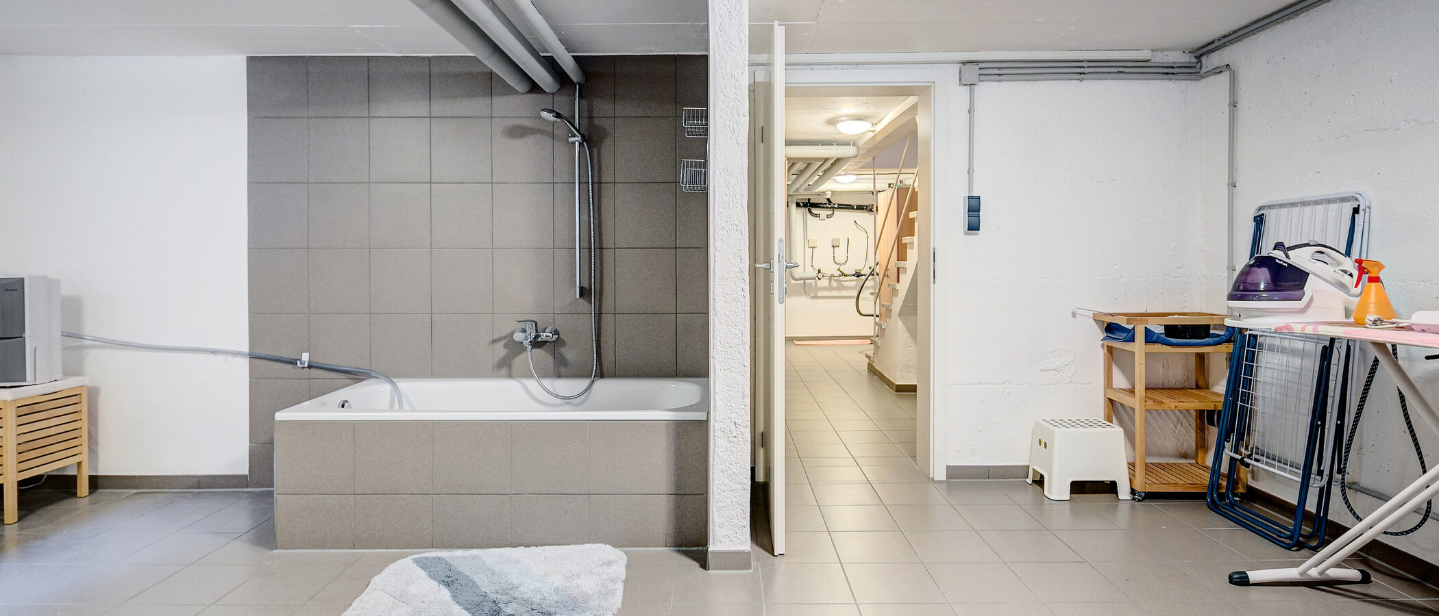 セミ・デタッチド・ハウス（一戸建てを二つに分けた家屋） München Solln 02 特記事項 8480