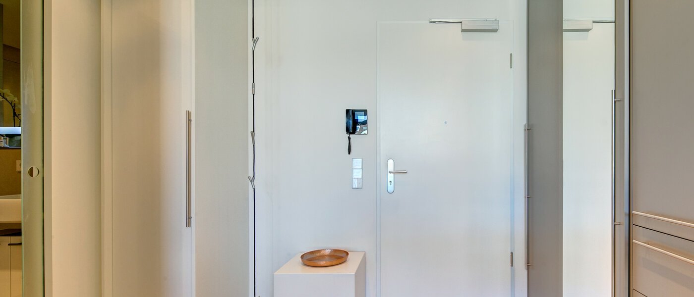 マンション München Bogenhausen 01 玄関入り口 8529