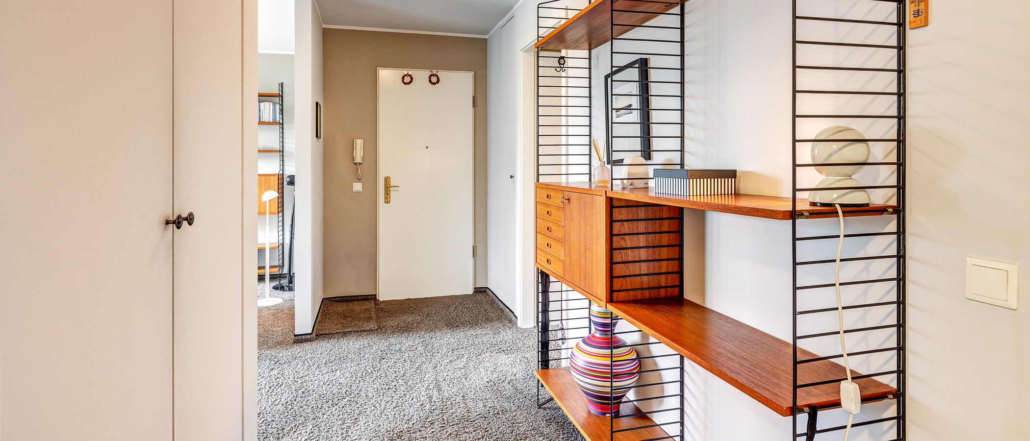 アティック・フラット（屋根裏） München Denning 02 玄関入り口 8585