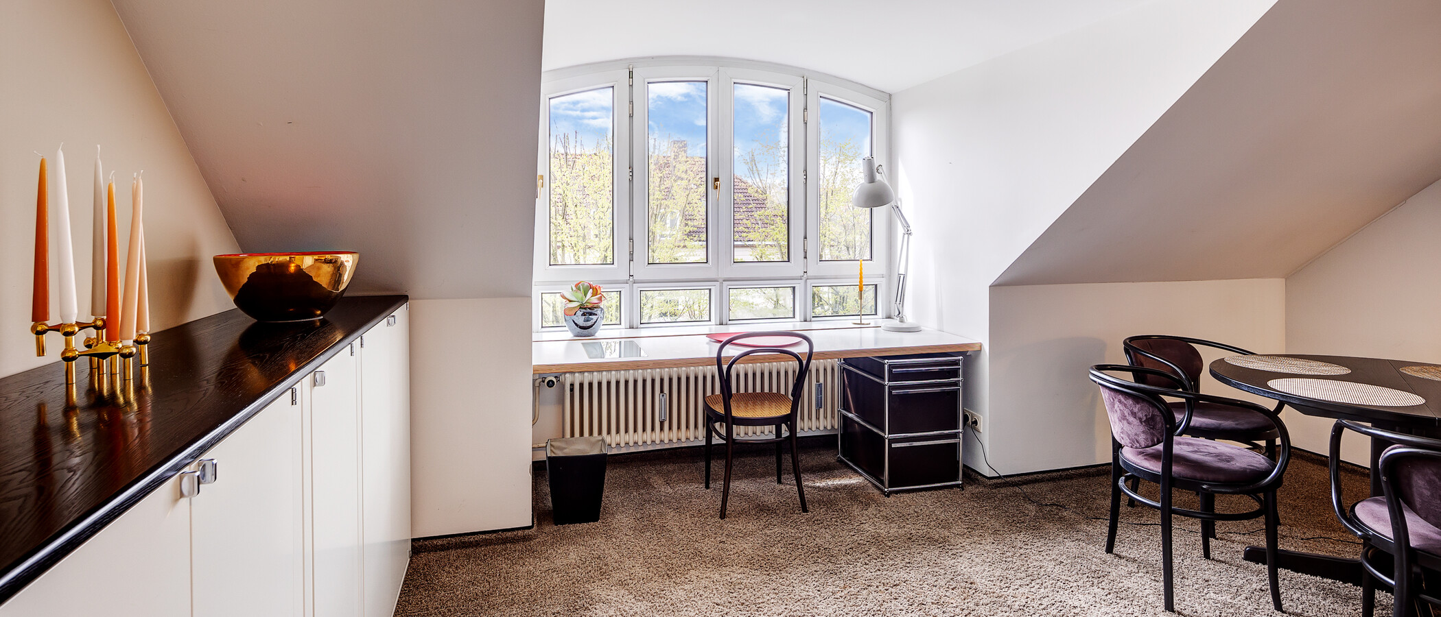 アティック・フラット（屋根裏） München Denning 05 リビングエリア 8585