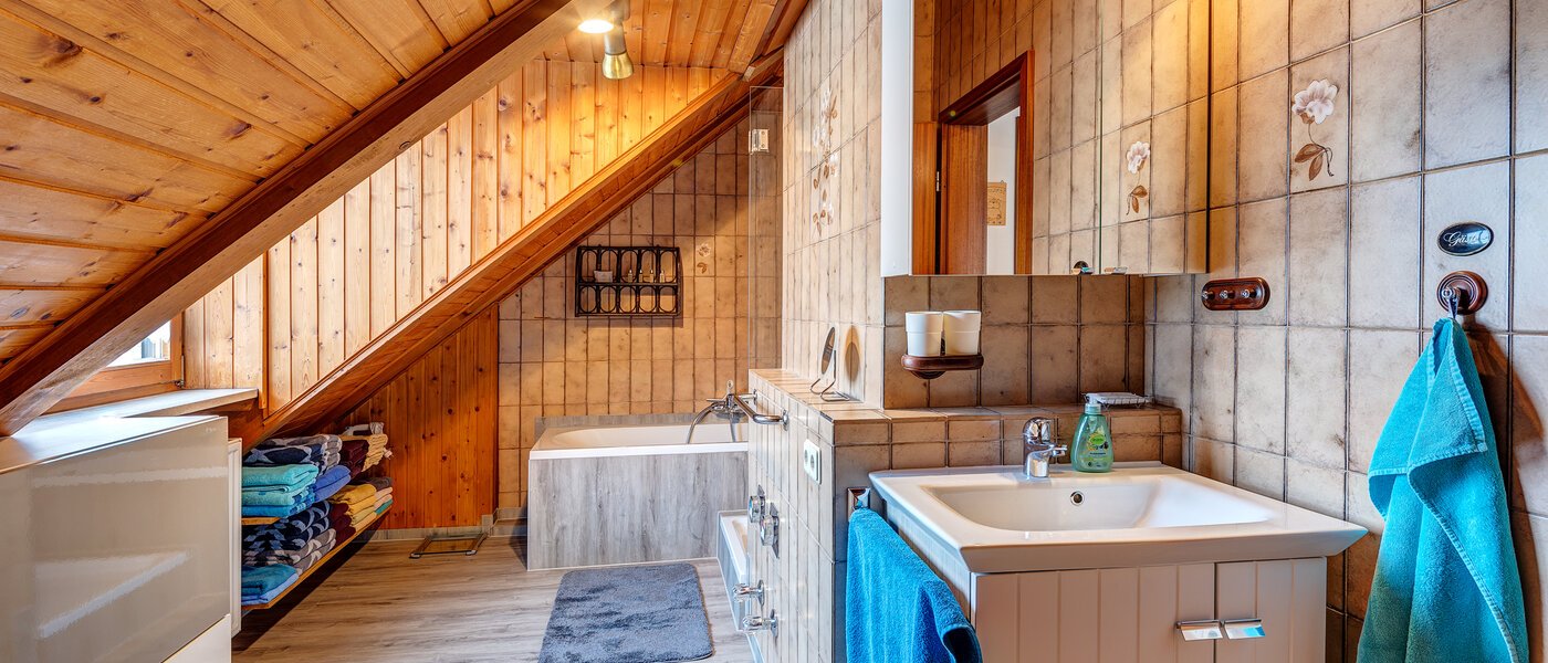 アティック・フラット（屋根裏） München Berg am Laim 01 浴室 8602