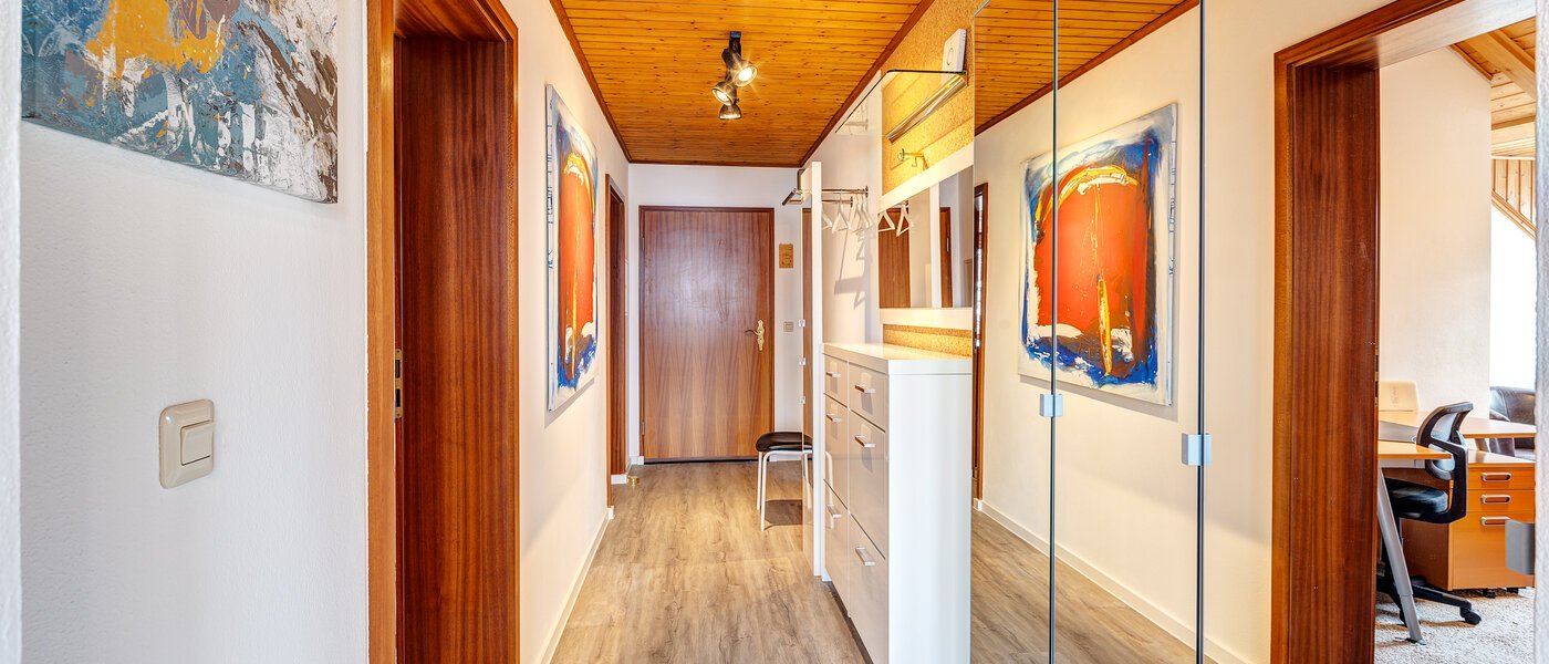 アティック・フラット（屋根裏） München Berg am Laim 01 玄関入り口 8602