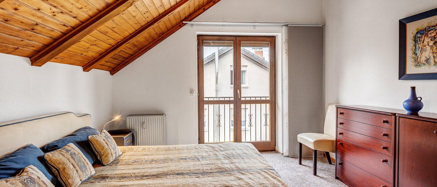 アティック・フラット（屋根裏） München Berg am Laim 02 寝室 8602