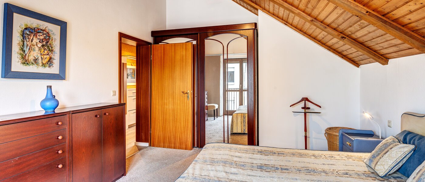 アティック・フラット（屋根裏） München Berg am Laim 03 寝室 8602