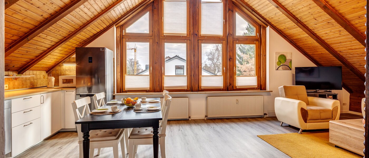 アティック・フラット（屋根裏） München Berg am Laim 03 リビングエリア 8602