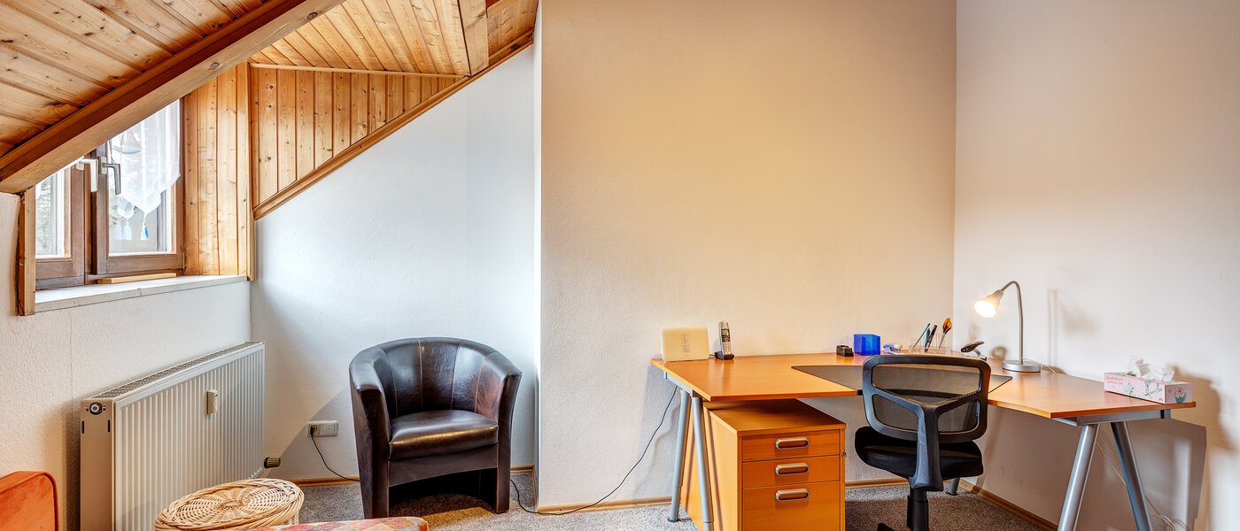 アティック・フラット（屋根裏） München Berg am Laim 03 ワークルーム/ゲストルーム 8602