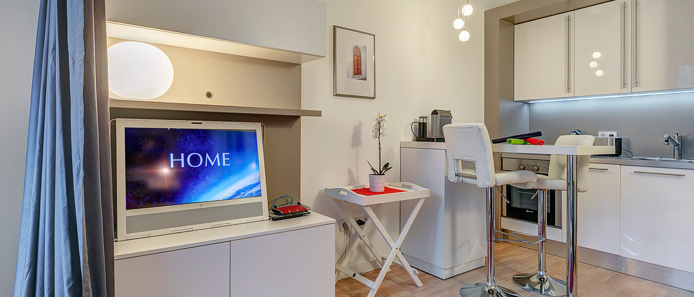 アパルトマン München Bogenhausen 04 リビングルーム 8661