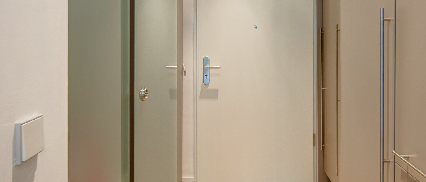 アパルトマン München Bogenhausen 01 玄関入り口 8661