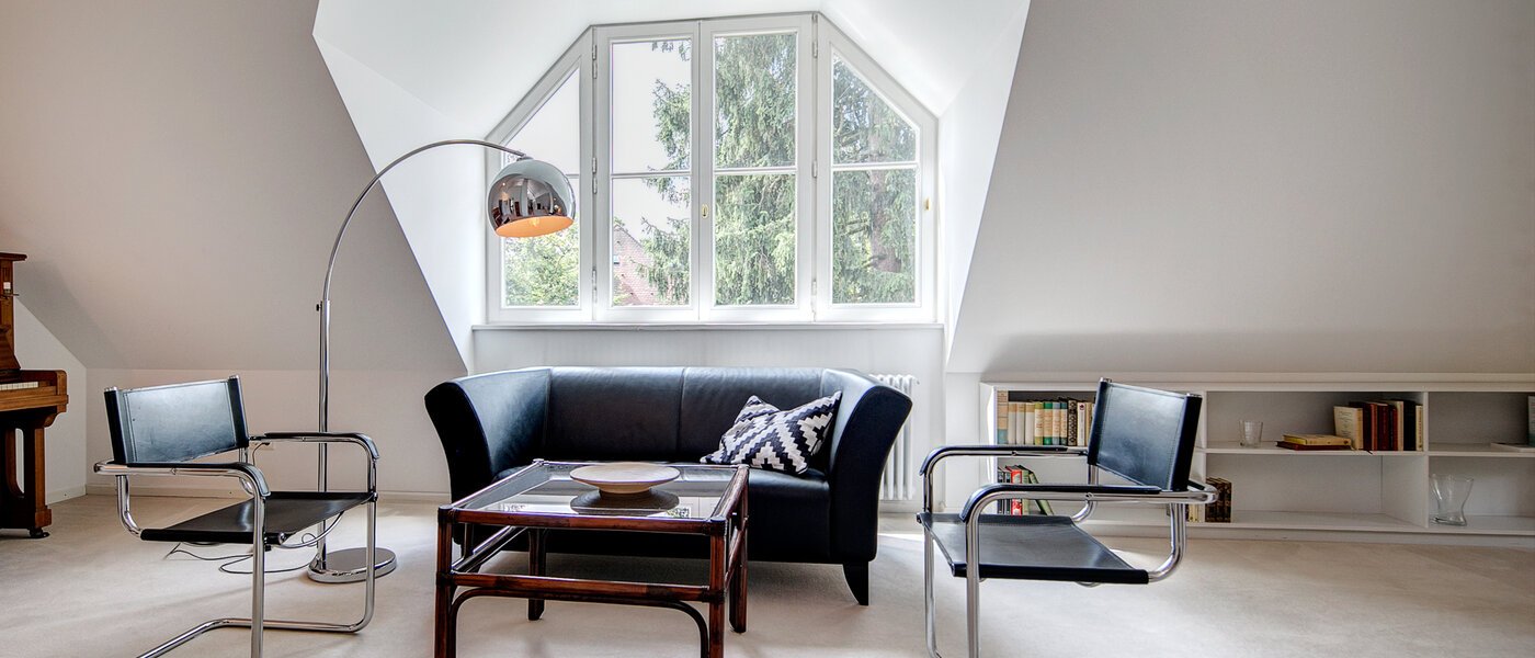 アティック・フラット（屋根裏） München Solln 01 リビングルーム 8785