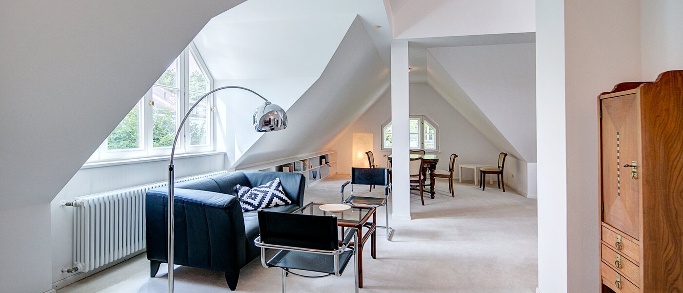 アティック・フラット（屋根裏） München Solln 03 リビングルーム 8785