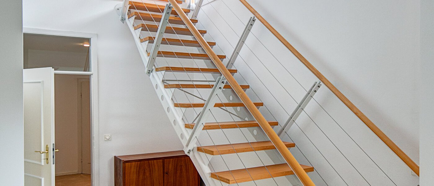 アティック・フラット（屋根裏） München Solln 06 リビングルーム 8785