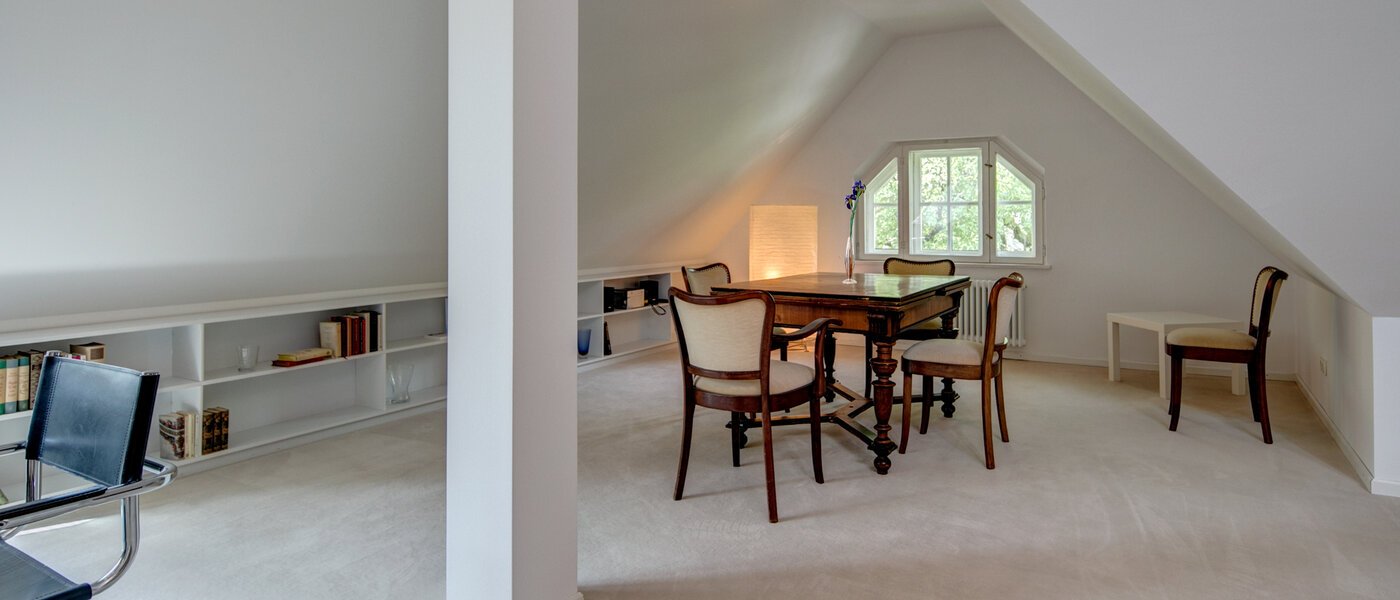 アティック・フラット（屋根裏） München Solln 03 ダイニング 8785