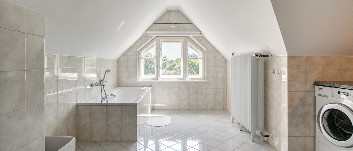 アティック・フラット（屋根裏） München Solln 02 浴室 8785