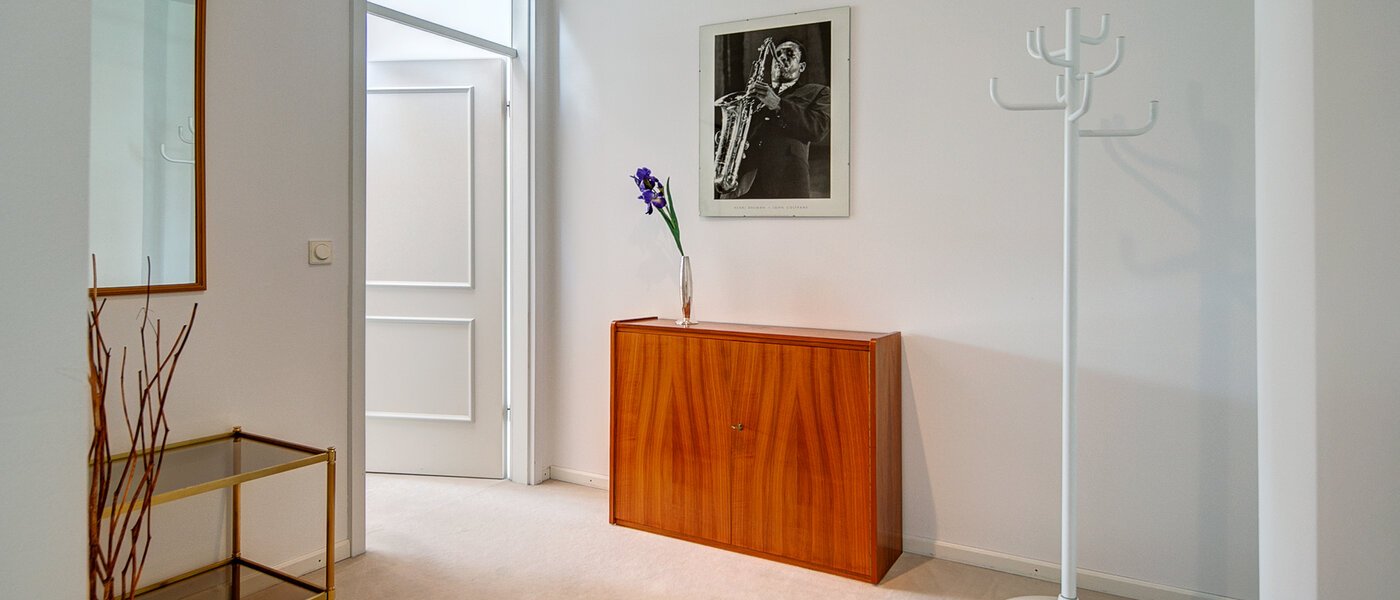 アティック・フラット（屋根裏） München Solln 02 玄関入り口 8785