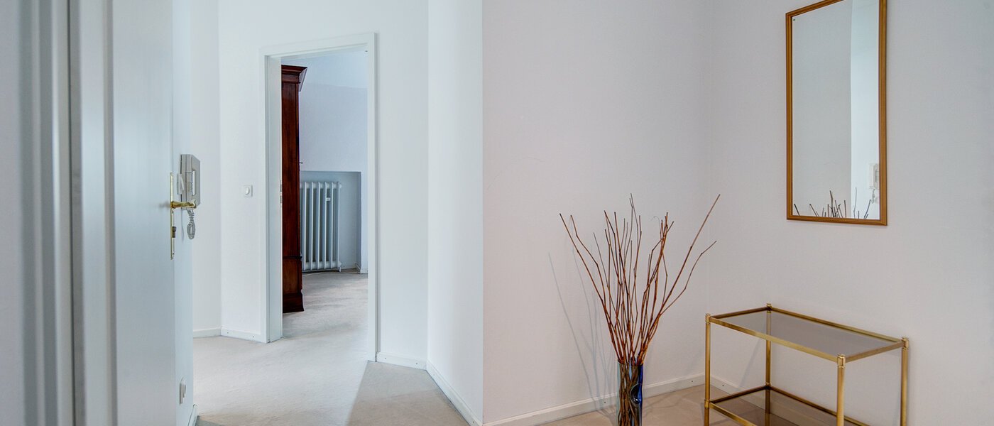 アティック・フラット（屋根裏） München Solln 03 玄関入り口 8785