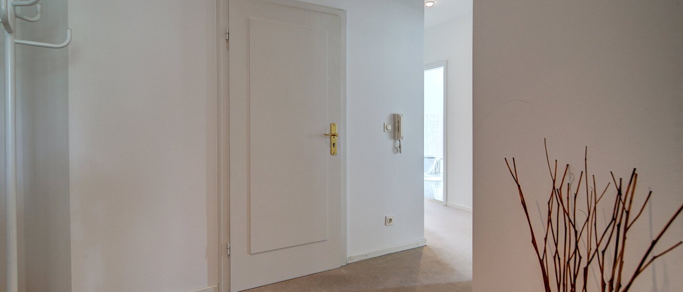 アティック・フラット（屋根裏） München Solln 04 玄関入り口 8785