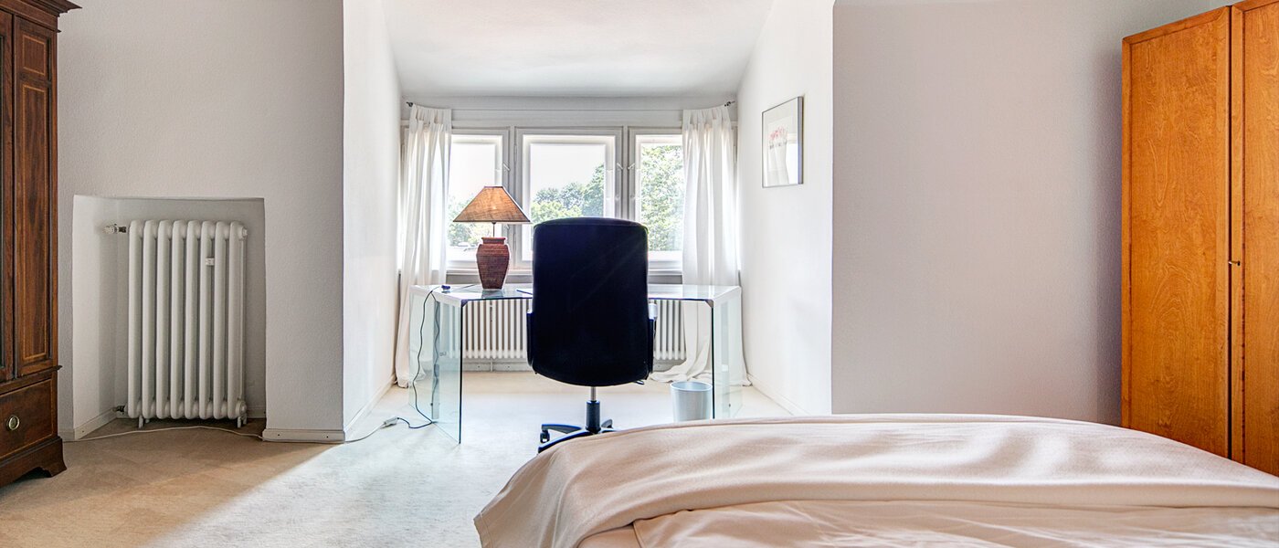 アティック・フラット（屋根裏） München Solln 02 寝室 8785