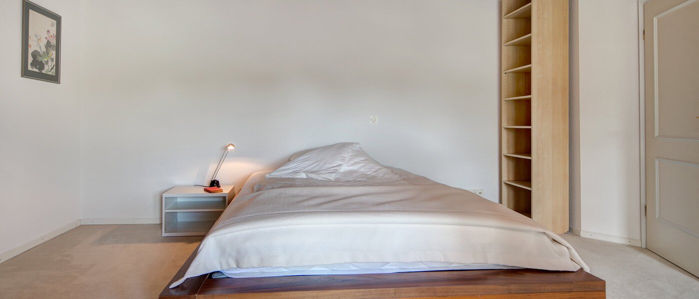 アティック・フラット（屋根裏） München Solln 04 寝室 8785