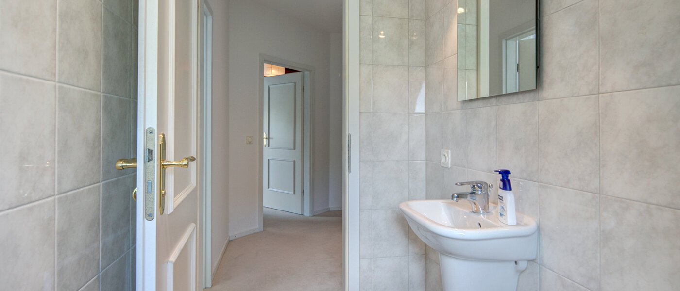 アティック・フラット（屋根裏） München Solln 02 ゲスト用 WC 8785