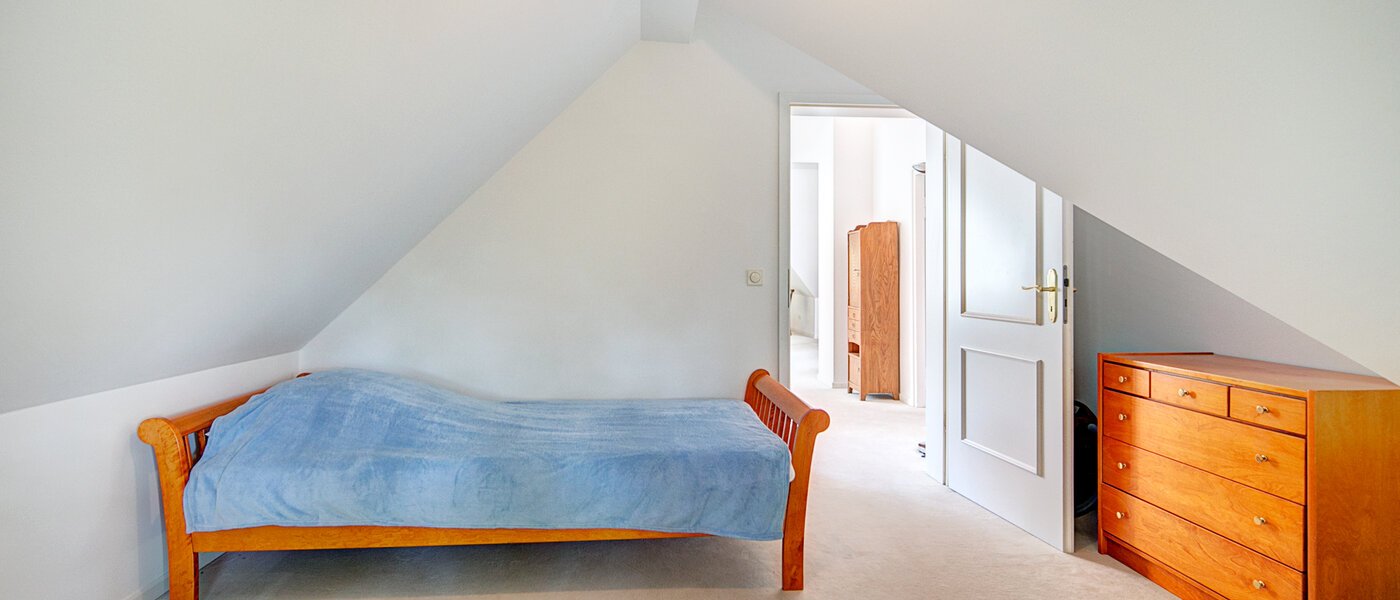 アティック・フラット（屋根裏） München Solln 01 ゲストルーム 8785