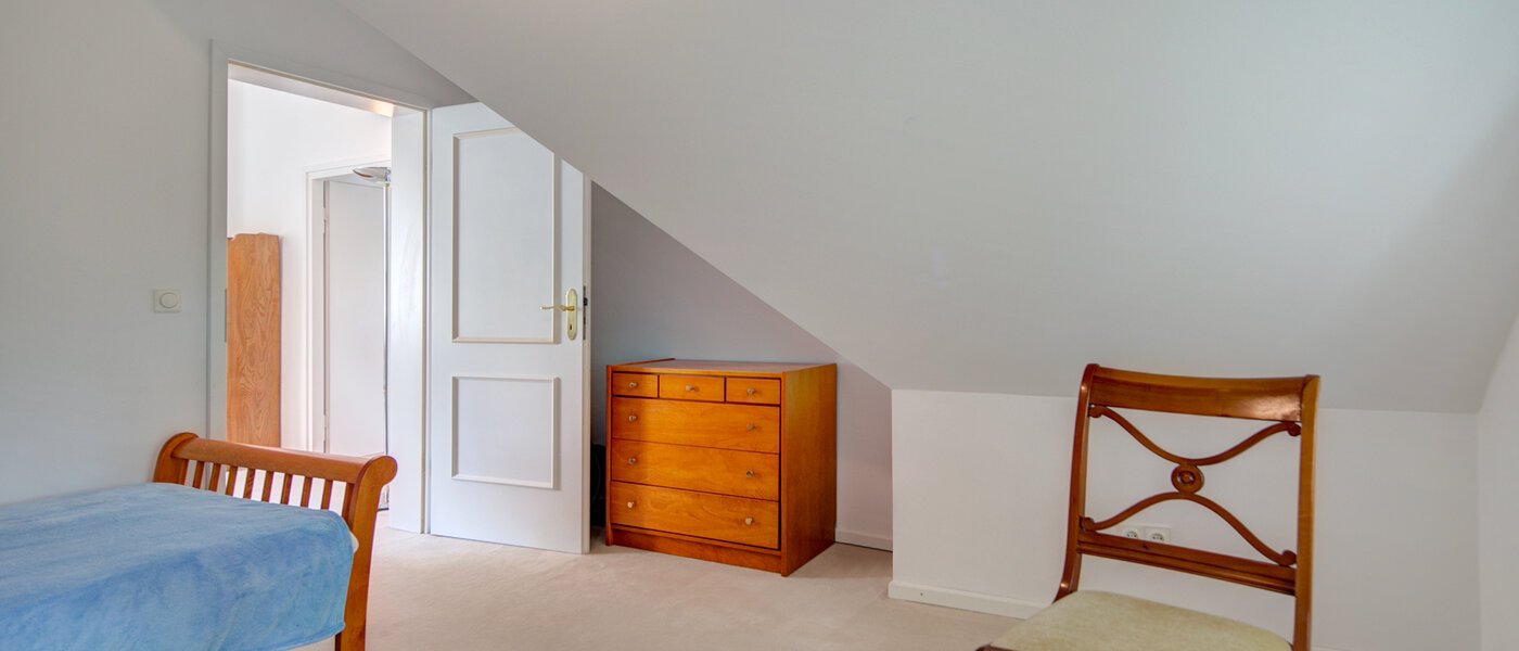 アティック・フラット（屋根裏） München Solln 02 ゲストルーム 8785